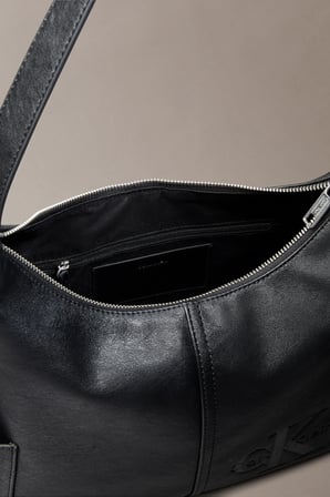 POCKETS MONOLOGO L SHOULDER BAG