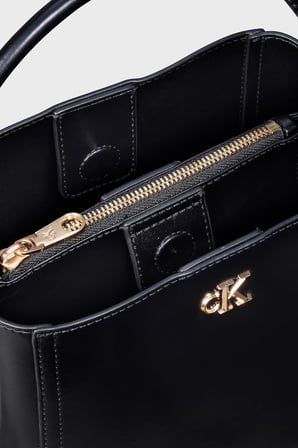 Calvin Klein Logolu Çıkarılabilir Askılı Çanta LV04F3174G001 Kadın ÇANTA LV04F3174G 001 SİYAH