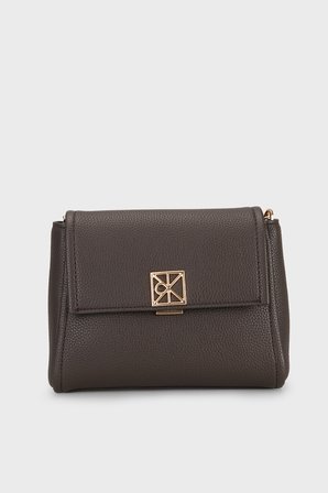 Calvin Klein Logolu Çıkarılabilir Askılı Çanta LV04F3511GBAL Bayan ÇANTA LV04F3511G BAL KAHVE