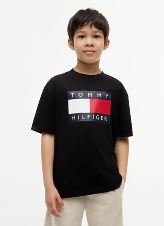 Tommy Hilfiger Siyah Erkek Çocuk Bisiklet Yaka Regular Fit Baskılı T-Shirt KB0KB10340-HERITAGE PRINTED FLAG