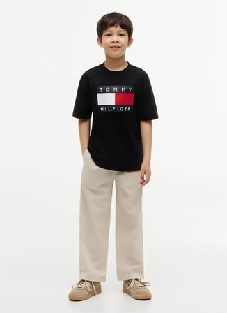 Tommy Hilfiger Siyah Erkek Çocuk Bisiklet Yaka Regular Fit Baskılı T-Shirt KB0KB10340-HERITAGE PRINTED FLAG
