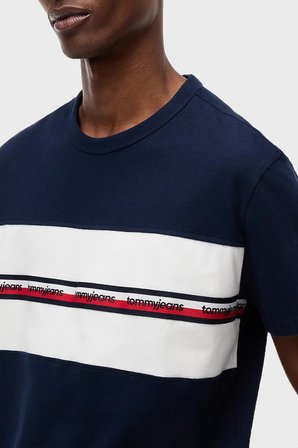 Tommy Jeans Logolu % 100 Pamuk  Regular Fit Bisiklet Yaka T Shirt Erkek T SHİRT DM0DM23245 C1G LACİVERT