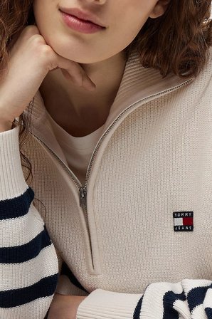 Tommy Jeans Yarım Fermuarlı Çizgili Relaxed Fit Dik Yaka Logolu Kazak Kadın KAZAK DW0DW22928 YBH BEYAZ