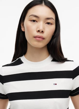 Tommy Jeans Siyah - Beyaz Kadın Çizgili T-Shirt DW0DW238010AQ