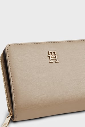 Tommy Hilfiger Logolu Fermuar ve Çıtçıt Düğmeli Cüzdan Kadın CÜZDAN AW0AW17742 R06 AÇIK KAHVE