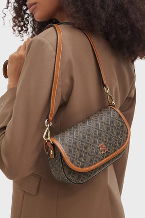Tommy Hilfiger Logolu Ayarlanabilir Askılı Çanta Kadın ÇANTA AW0AW19172 0GJ SİYAH