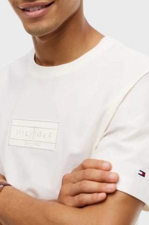 Tommy Hilfiger Logolu Regular Fit Pamuklu Örme Kumaş T Shirt Erkek T SHİRT MW0MW44888 Z00 AÇIK BEJ