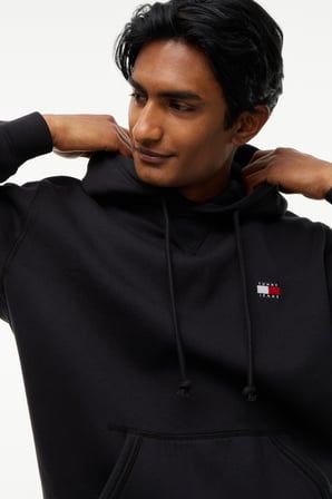 TJM REG BADGE HOODIE EXT