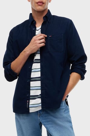 Tommy Jeans Logolu Pamuklu Regular Fit Düğmeli Yaka Gömlek Erkek GÖMLEK DM0DM23517 C1G LACİVERT
