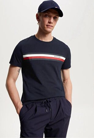 %100 Pamuklu Göğüs Baskılı T-Shirt