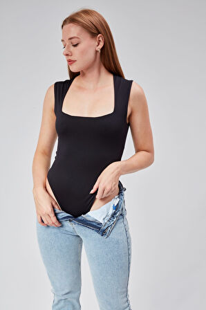 Astarlı Sıfır Kol Kare Yaka Dekolteli Çıtçıtlı Bodysuit