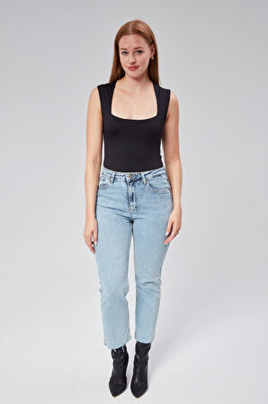 Astarlı Sıfır Kol Kare Yaka Dekolteli Çıtçıtlı Bodysuit