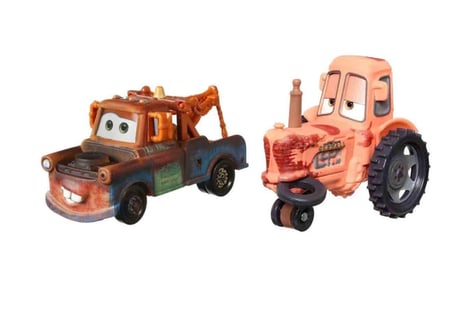 Disney Pixar Cars Mater & Tractor With Tire In Mouth 2'li Diecast Araç Seti JKW71