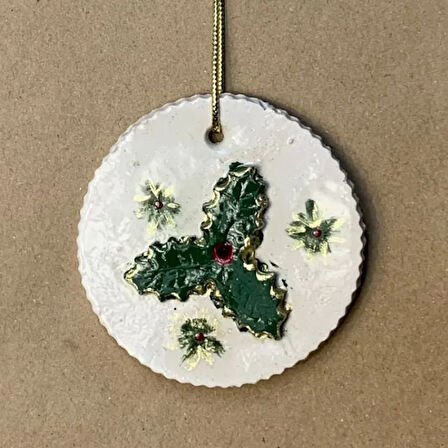 Uretti - Zehra 8449 - El Yapımı Seramik Yılbaşı Ağacı Süsü - 7 x 7 cm
