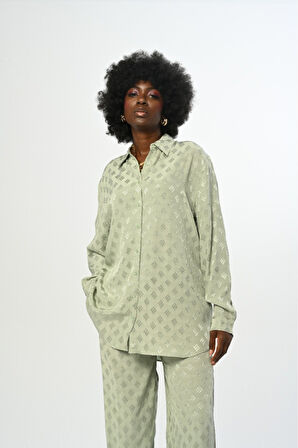 KADIN DESENLİ OVERSİZE KESİM GÖMLEK