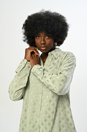 KADIN DESENLİ OVERSİZE KESİM GÖMLEK