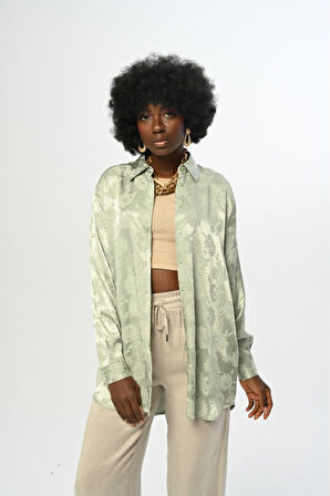 KADIN DESENLİ OVERSİZE KESİM GÖMLEK