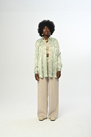 KADIN DESENLİ OVERSİZE KESİM GÖMLEK