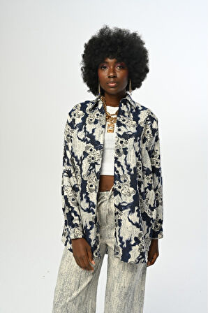 KADIN DESENLİ LACİVERT OVERSİZE KESİM GÖMLEK