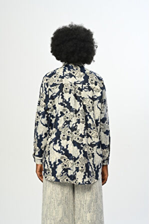 KADIN DESENLİ LACİVERT OVERSİZE KESİM GÖMLEK