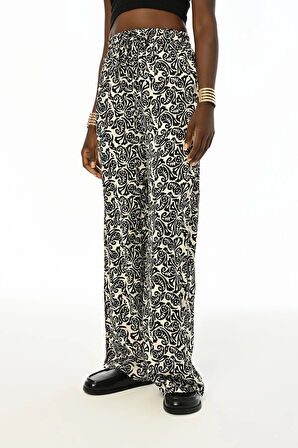 KADIN BELİ LASTİKLİ BOL PAÇA KARIŞIK SİYAH BEYAZ DESENLİ PANTOLON