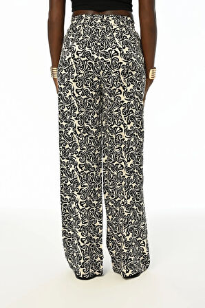 KADIN BELİ LASTİKLİ BOL PAÇA KARIŞIK SİYAH BEYAZ DESENLİ PANTOLON