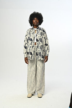 KADIN DESENLİ LACİVERT OVERSİZE GÖMLEK