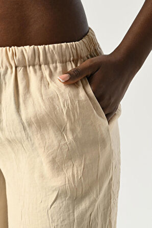 KADIN BELİ LASTİKLİ BOL PAÇA KIRIŞIK KUMAŞ DÜZ RENK PANTOLON