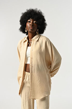 KADIN KOLLARI BAĞLAMA DETAYLI KIRIŞIK KUMAŞ DÜZ RENK OVERSİZE GÖMLEK