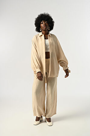 KADIN KOLLARI BAĞLAMA DETAYLI KIRIŞIK KUMAŞ DÜZ RENK OVERSİZE GÖMLEK