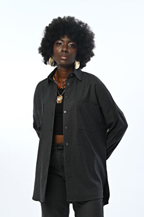 KADIN ÇİFT CEPLİ DÜZ RENK KOLLARI BÜZGÜLÜ OVERSİZE KESİM GÖMLEK