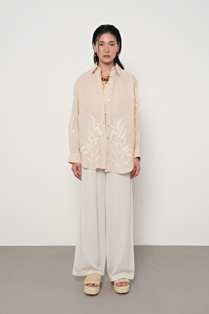 KADIN AÇIK BEJ DAL ŞEKİLLİ NAKIŞ İŞLEMELİ GÖMLEK