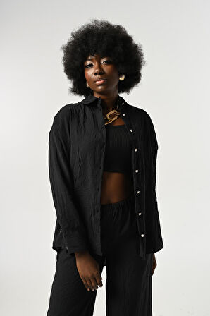 KADIN DÜĞME DETAYLI KIRIŞIK KUMAŞ DÜZ RENK GÖMLEK