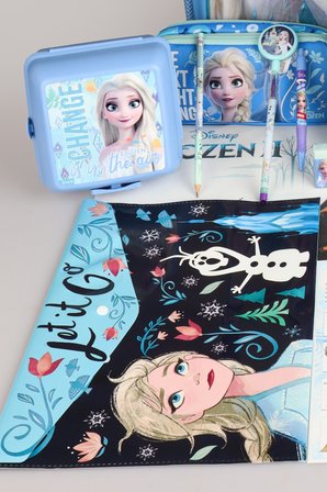 DEKOMUS LİSANSLI ELSA FROZEN Snow Crystal Collection KILIFLI ŞEMSİYE İLE OKUL ,BESLENME VE KALEM ÇANTASI,MATARA,BESLENME KABI İLE FULL OKUL/KIRTASİYE SETİ