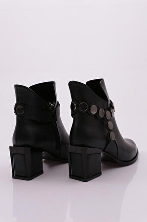 Dgn 810-22K Kadın Toka Detayli Topuklu Bot