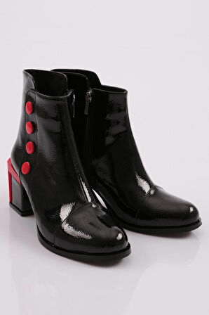 Dgn 725-22K Kadın Aksesuar Detayli Topuklu Bot