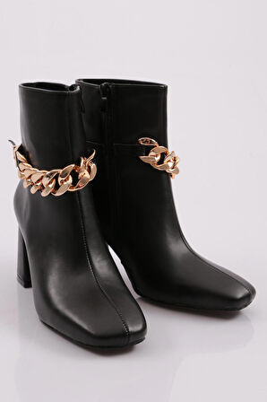 Dgn K405-22K Kadın Zincir Aksesuarli  Topuklu Bot