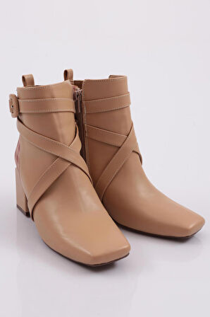 Dgn K205-22K Kadın Kemer Aksesuarli Çerçeve Topuklu Bot