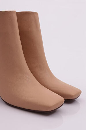 Dgn 5115  Kadın Küt Burun Çerçeve Topuklu Bot