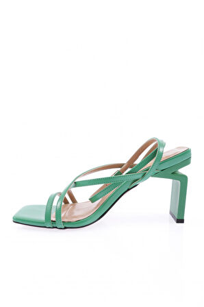 Dgn K9001 Kadın Küt Burun Çapraz Bantli Topuklu Sandalet