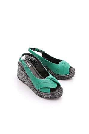 Dgn 18005-2108 Kadın Dolgu Taban Topuklu Sandalet