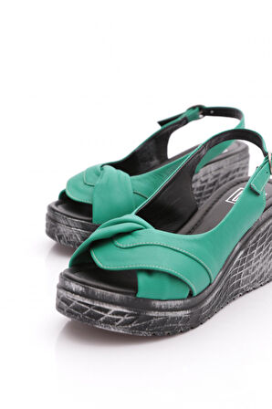 Dgn 18005-2108 Kadın Dolgu Taban Topuklu Sandalet