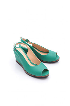 Dgn 32002-2108 Kadin Önü Açik Dolgu Topuk Sandalet