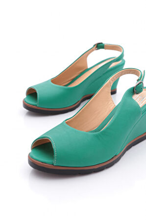 Dgn 32002-2108 Kadin Önü Açik Dolgu Topuk Sandalet