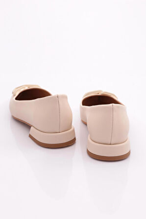 Dgn 2606 Kadın Sivri Burun Metal Tokali Babet