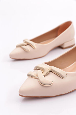 Dgn 2606 Kadın Sivri Burun Metal Tokali Babet