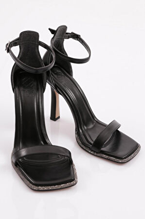 Dgn 2025 Kadın Kalin Bantli Silver Taş Detayli Bilekten Kemer Bağlamali Arkasi Kapali Topuklu Sandalet