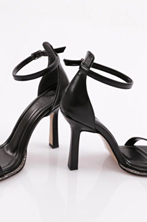 Dgn 2025 Kadın Kalin Bantli Silver Taş Detayli Bilekten Kemer Bağlamali Arkasi Kapali Topuklu Sandalet