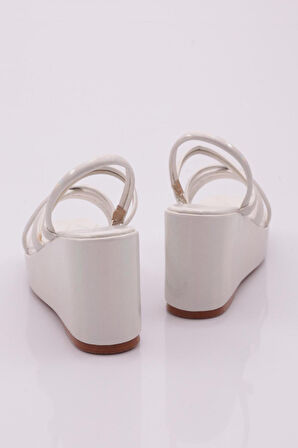 Dgn 810 Kadın Dolgu Taban Çapraz Bantli Sandalet