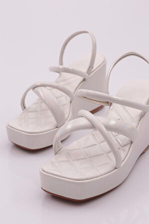 Dgn 810 Kadın Dolgu Taban Çapraz Bantli Sandalet